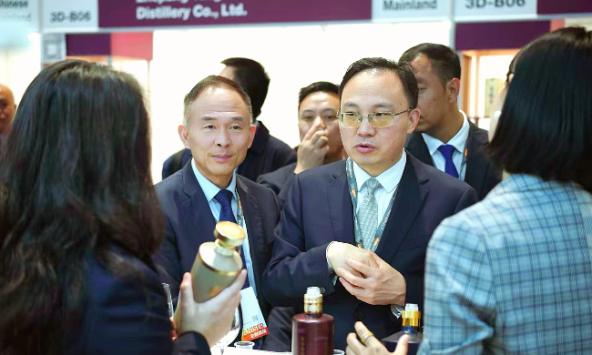 【黔酒全球行】贵州尊龙凯时集团官网集团参展香港国际美酒展览会